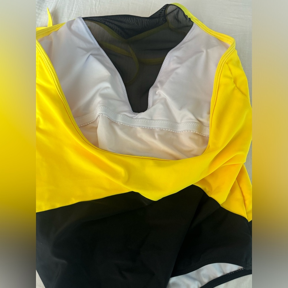 Sporty swim Black & Yellow Halter top style 1 piece one piece swimsuit. Large L - Picture 7 of 9